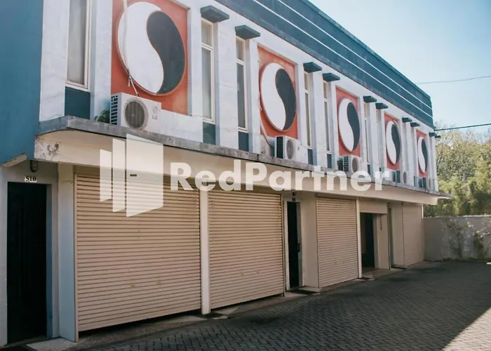 Pits Hotel Mitra Reddoorz Near Atom Mall Surabaya